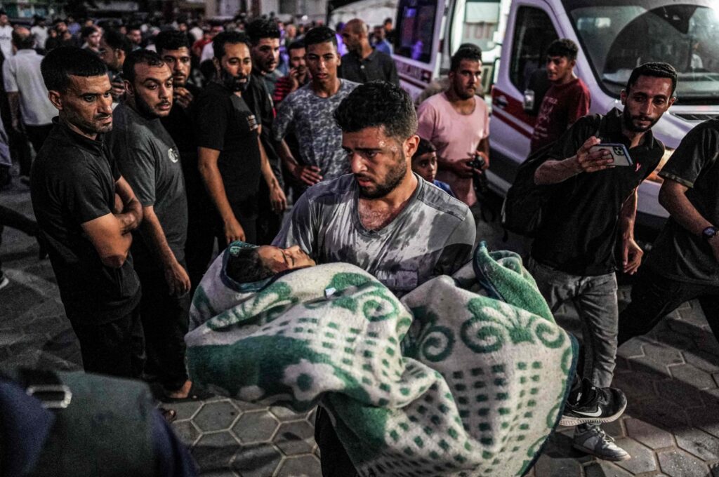A man carries a girl injured by Israeli bombardment on al-Bureij to the Al-Aqsa Martyrs hospital in Deir al-Balah, central Gaza Strip, Palestine, June 4, 2024. (AFP Photo)