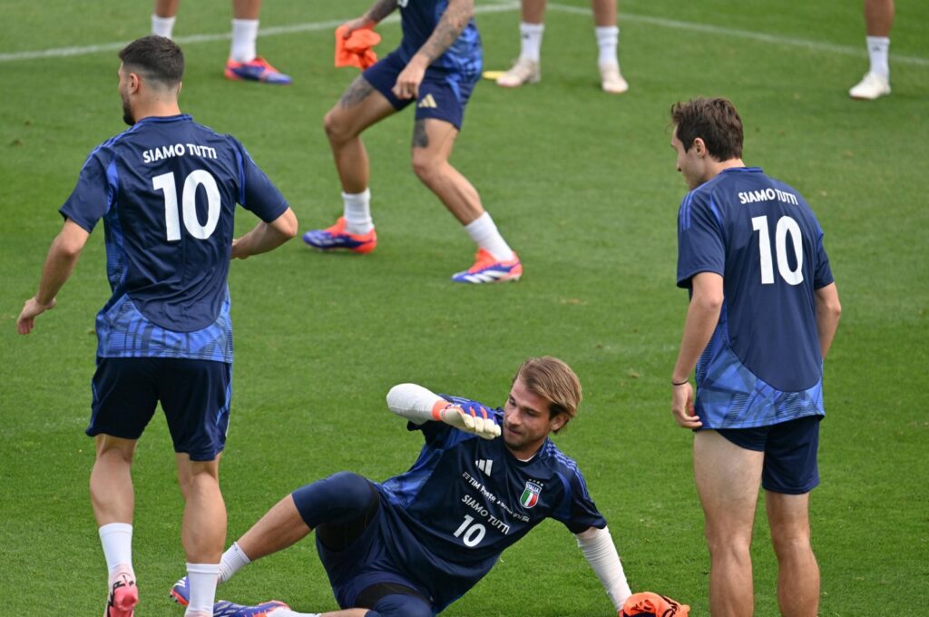From left, Riccardo Orsolini, Ivan Provedel and Federico Chiesa of Italy attend a training session in Coverciano, Florence, June 3, 2024. (EPA Photo)