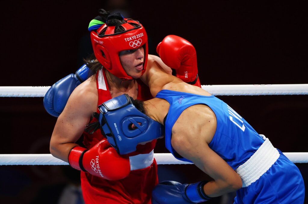 Türkiye's Busenaz Sürmeneli (L) and China's Hong Gu tangle during the Women's Welter (64-69 kg.) final bout during the Tokyo 2020 Olympic Games at Kokugikan Arena, Tokyo, Japan, Aug. 07, 2021. (Getty Images Photo)