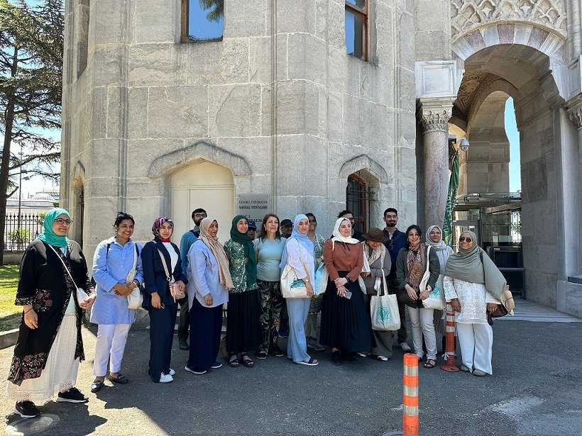 The London YEE art students and future calligraphers pose near a historic site, Istanbul, Türkiye, June 8, 2024. (DHA Photo)