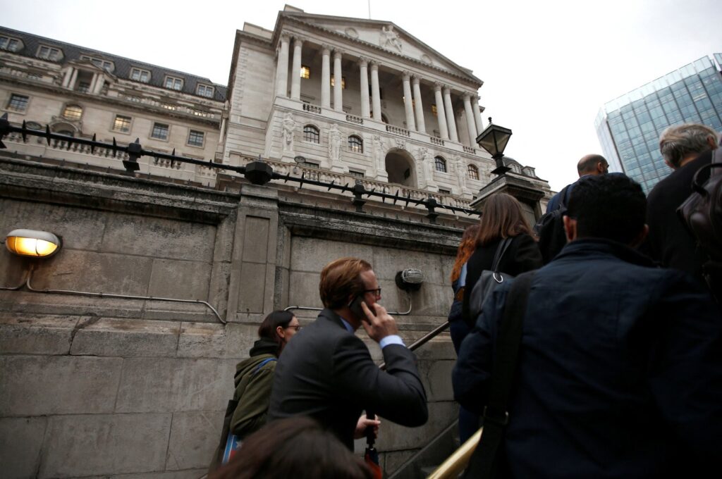 Commuters exit the underground in front of the Bank of England, London, Britain, Oct. 7, 2016. (Reuters Photo)