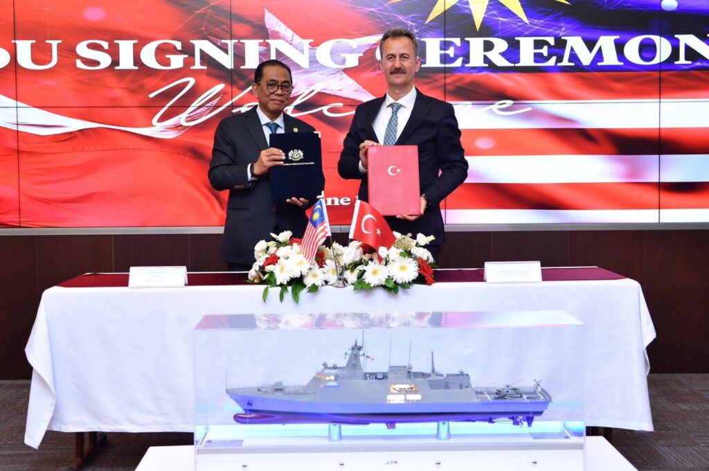 Presidency of Defense Industries (SSB) President Haluk Görgün (R) and Malaysian Defense Minister Mohamed Khaled Nordin after signing a memorandum of understanding for corvette warships, Ankara, Türkiye, June 10, 2024. (AA Photo)
