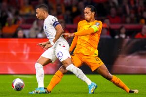 France's Kylian Mbappe (L) and Netherlands' Virgil van Dijk battle for the ball during the UEFA Euro 2024 qualifying round Group B match at Johan Cruijff ArenA, Amsterdam, Netherlands, Oct. 13, 2023. (Getty Images Photo)