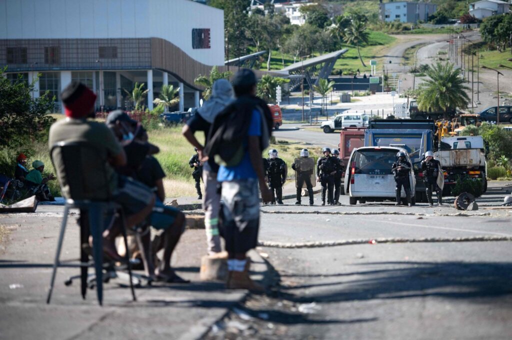 French gendarmes face pro-independence protesters as clashes occur in Dumbea, on the French Pacific territory of New Caledonia, June 24, 2024. (AFP Photo)