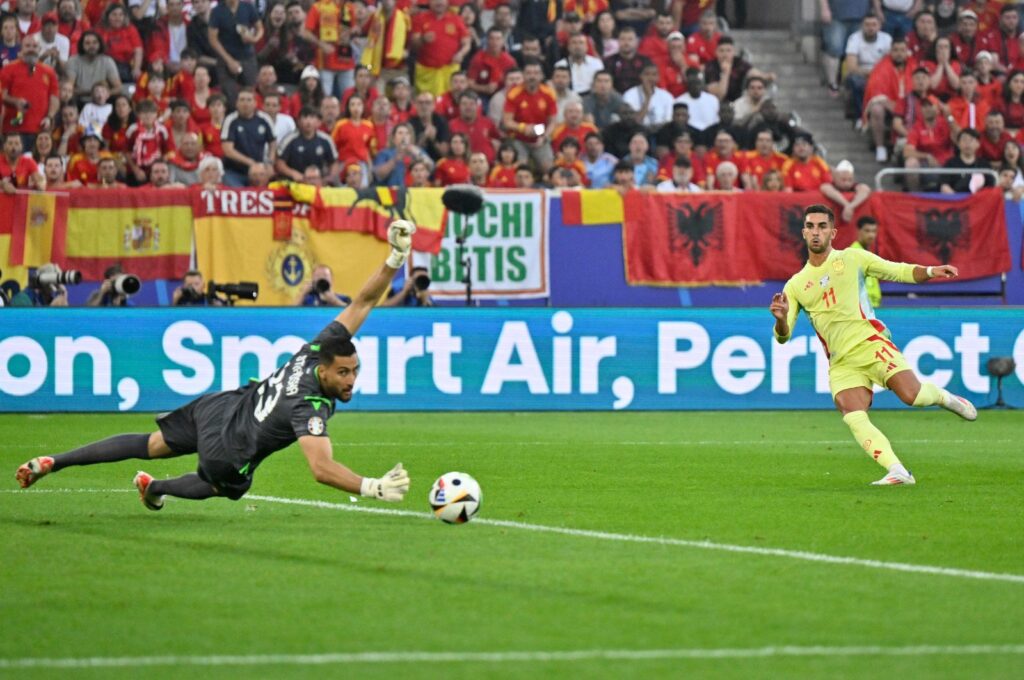 Spain's Ferran Torres (R) scores his team's first goal past Albania's Thomas Strakosha during the UEFA Euro 2024 Group B football match between Albania and Spain at the Duesseldorf Arena, Duesseldorf, Germany, June 24, 2024. (AFP Photo)
