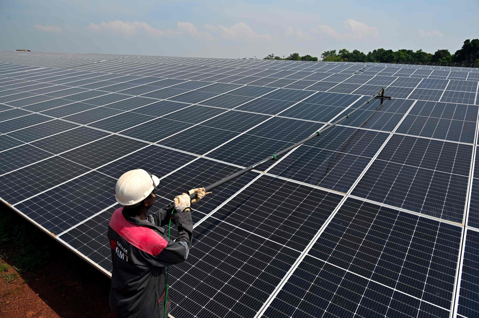 A worker cleans the photovoltaic panels of the Boundiali solar power plant in Boundiali, Ivory Coast, May 22, 2024. (AFP Photo)