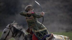 Undated picture of a female traditional Turkish archer in action. (AA Photo)