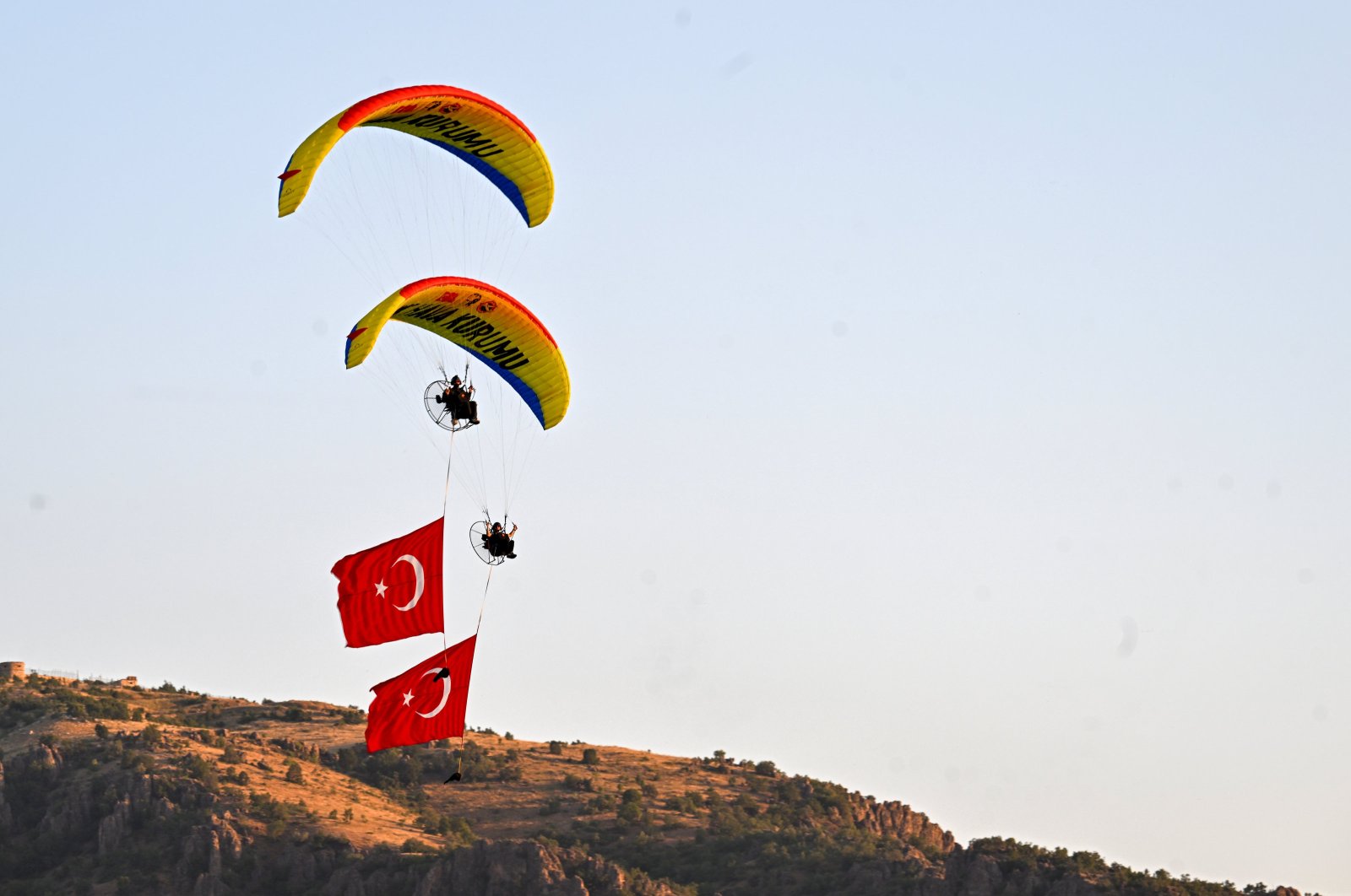 Paragliders carrying the Turkish flag during the Photosafari and Outdoor Sports Festival, Çukurca, Hakkari, June 29, 2024. (AA Photo)