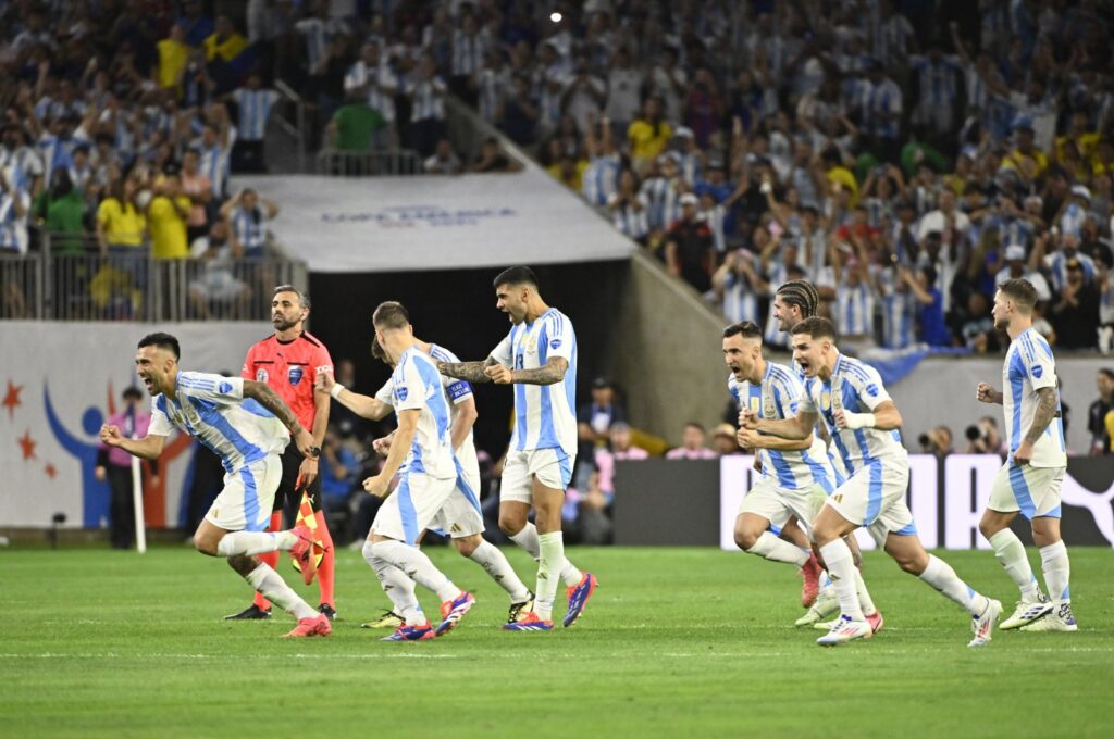 Players of Argentina celebrate following the team's victory in the penalty shoot-out during the CONMEBOL Copa America 2024 quarterfinal match between Argentina and Ecuador at NRG Stadium, Houston, Texas, U.S., July 4, 2024. (Getty Images Photo)