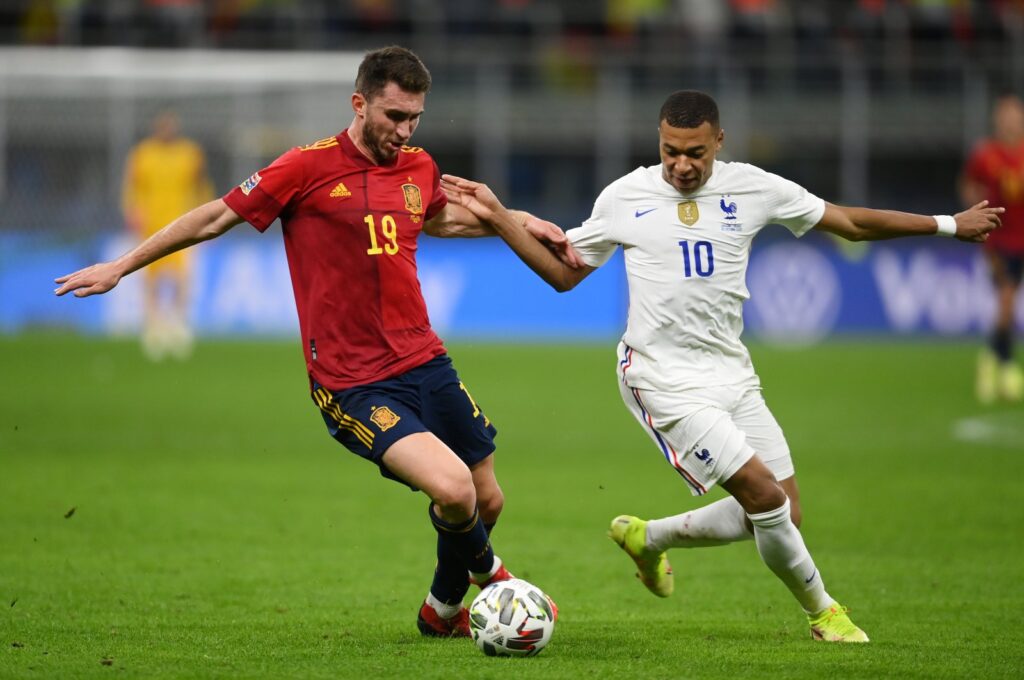 Spain's Aymeric Laporte (L) battles for possession with France's Kylian Mbappe during the UEFA Nations League 2021 Final match at San Siro Stadium, Milan, Italy, Oct. 10, 2021. (Getty Images Photo)