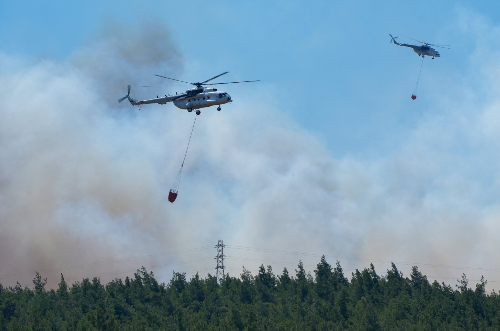 Turkish firefighter helicopters transport water to fight forest fires, Izmir, Türkiye, July 10, 2024. (AA Photo)