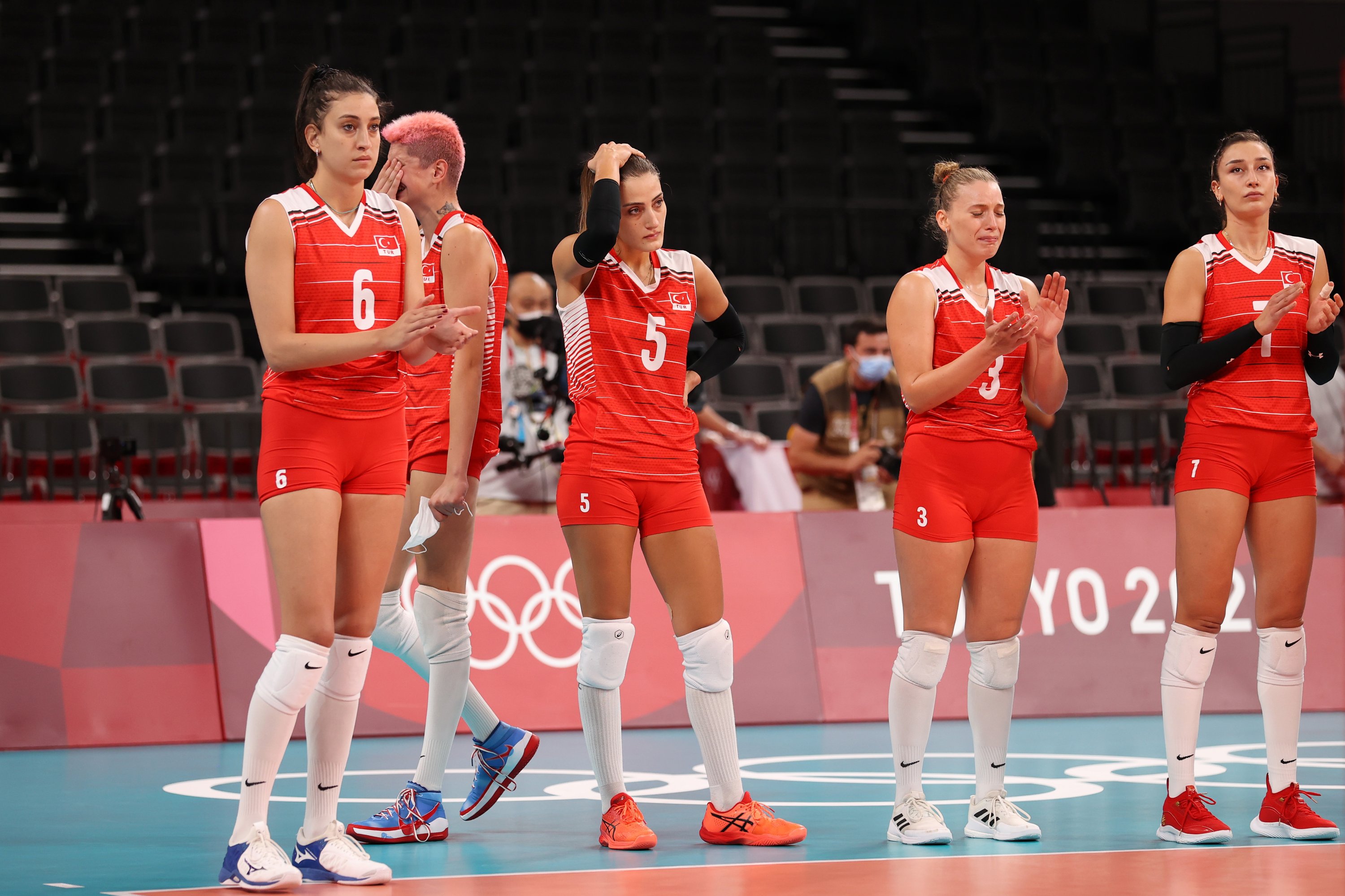 337580 Team Türkiye reacts after losing to Team South Korea during the Women's quarterfinals volleyball on day twelve of the Tokyo 2020 Olympic Games at Ariake Arena, Tokyo, Japan, Aug. 4, 2021. (Getty Images Photo)