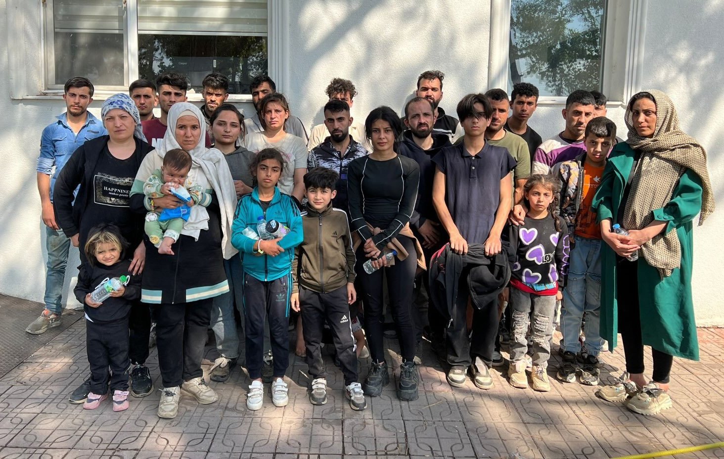 A group of irregular migrants intercepted near the border with Greece, Edirne, northwestern Türkiye, July 21, 2024. (DHA Photo)