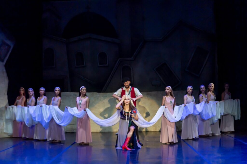 A scene from the ballet "Zorba" on-stage, Bodrum, Türkiye, Aug. 20, 2024. (AA Photo)