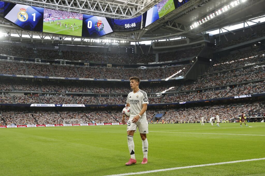 Real Madrid's Arda Güler holds the ball during a match between Real Madrid CF and Real Valladolid FC at the Santiago Bernabeu Stadium, Madrid, Spain, Aug. 25, 2024. (AA Photo)
