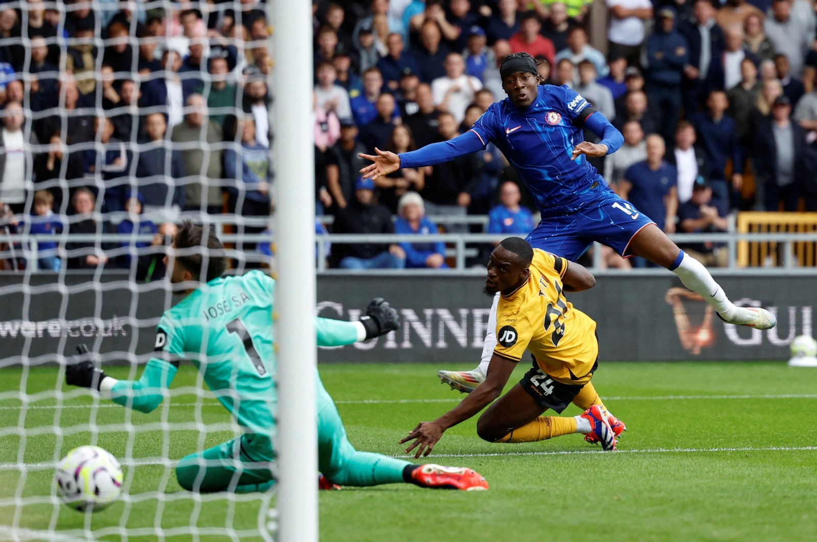 Chelsea's Noni Madueke scores the fourth goal in their Premier League match against Wolverhampton Wanderers at Molineux Stadium, Wolverhampton, U.K., Aug. 25, 2024 (Reuters Photo)