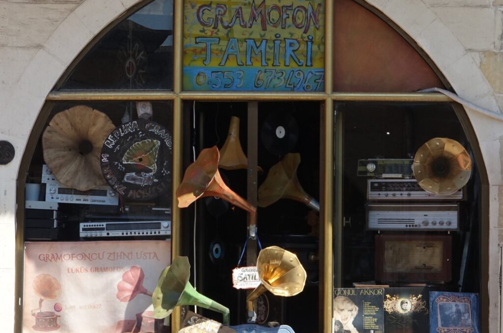 Ahmet Zihni Marangozoğlu's antique shop in Gaziantep, Türkiye, Sept. 15, 2024. (IHA Photo)