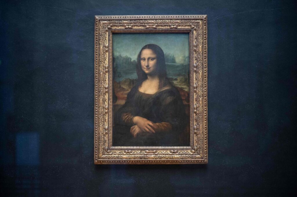 The portrait of Lisa Gherardini, wife of Francesco del Giocondo, known as the Mona Lisa, painted by Italian artist Leonardo da Vinci, is displayed in the "Salle des Etats" of the Louvre Museum in Paris, France, Jan. 8, 2021. (AFP Photo)