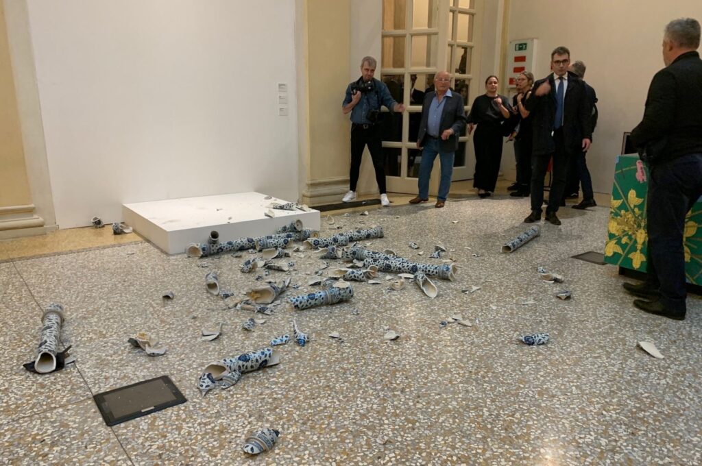 Pieces of "Porcelain Cube" by artist Ai Weiwei lay scattered on the floor after being smashed by a man during the opening exhibition, Bologna, Italy, Sept. 20, 2024. (Reuters Photo)