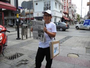 A child distributes newspapers in Türkiye's Çanakkale, reviving memories with nostalgic calls of "Extra! Extra!," Çanakkale, Türkiye, Sept. 23, 2024. (IHA Photos)