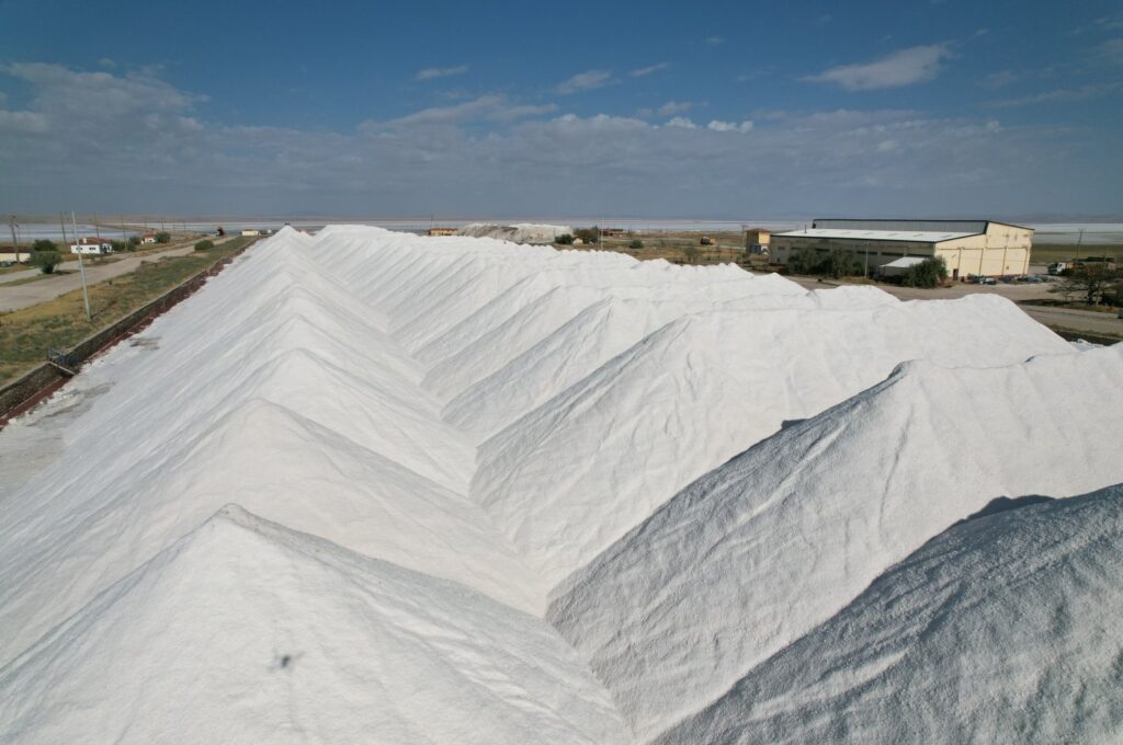 Piles of salt from Lake Tuz shows the lake's vast production capacity, Lake Tuz, Türkiye, Sept. 23, 2024. (IHA Photo)