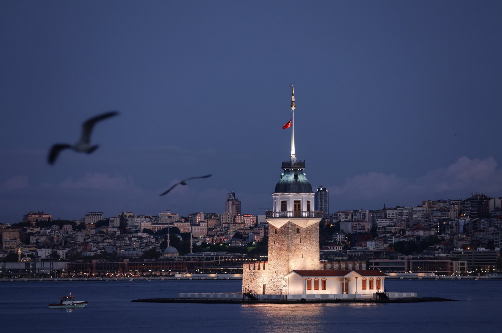 Seagulls fly around Maiden's Tower on the Bosporus during sunrise in Istanbul, Türkiye, Sept. 18, 2024. (EPA Photo)