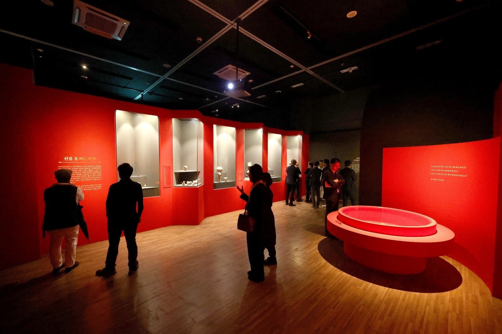 Visitors are examining the artifacts from the Hittite civilization at the Gimhae National Museum, Gimhae, South Korea, Oct. 8, 2024. (IHA Photo)