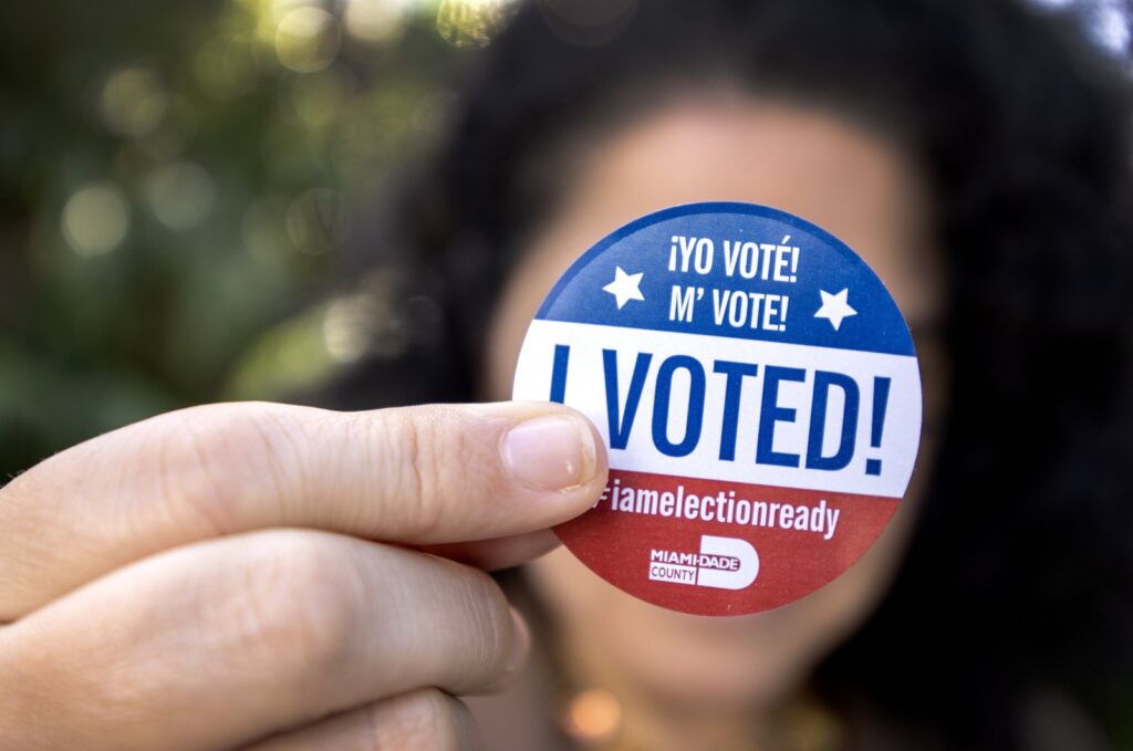 A person shows an "I voted" sticker after she cast her vote at the Palmetto Bay library in the early voting for the 2024 US presidential election in Miami, Florida, U.S., Oct. 29, 2024. (EPA Photo)