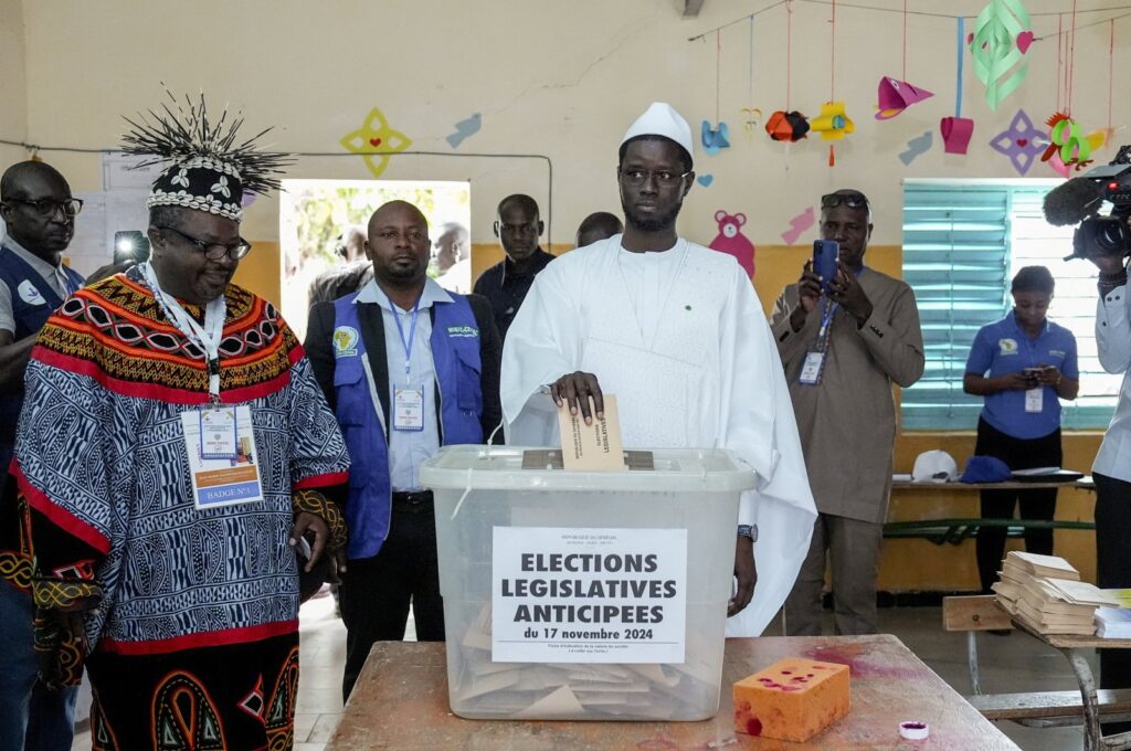 Senegal's Presidential Bassirou Diomaye Faye casts his ballot during the early legislative election, at a polling station, Ndiaganiao, Mbour, Senegal, Nov. 17, 2024. (Reuters Photo)