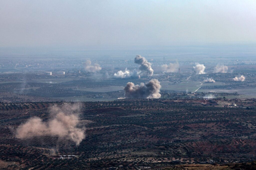In this picture taken from the northern Syrian village of Ariha, smoke billows from the site of clashes and mutual shelling between Syrian anti-regime fighters and allied factions and regime forces on the front lines on the outskirts of the city of Saraqib in Syria's Aleppo province, Nov. 28, 2024. (AFP Photo)
