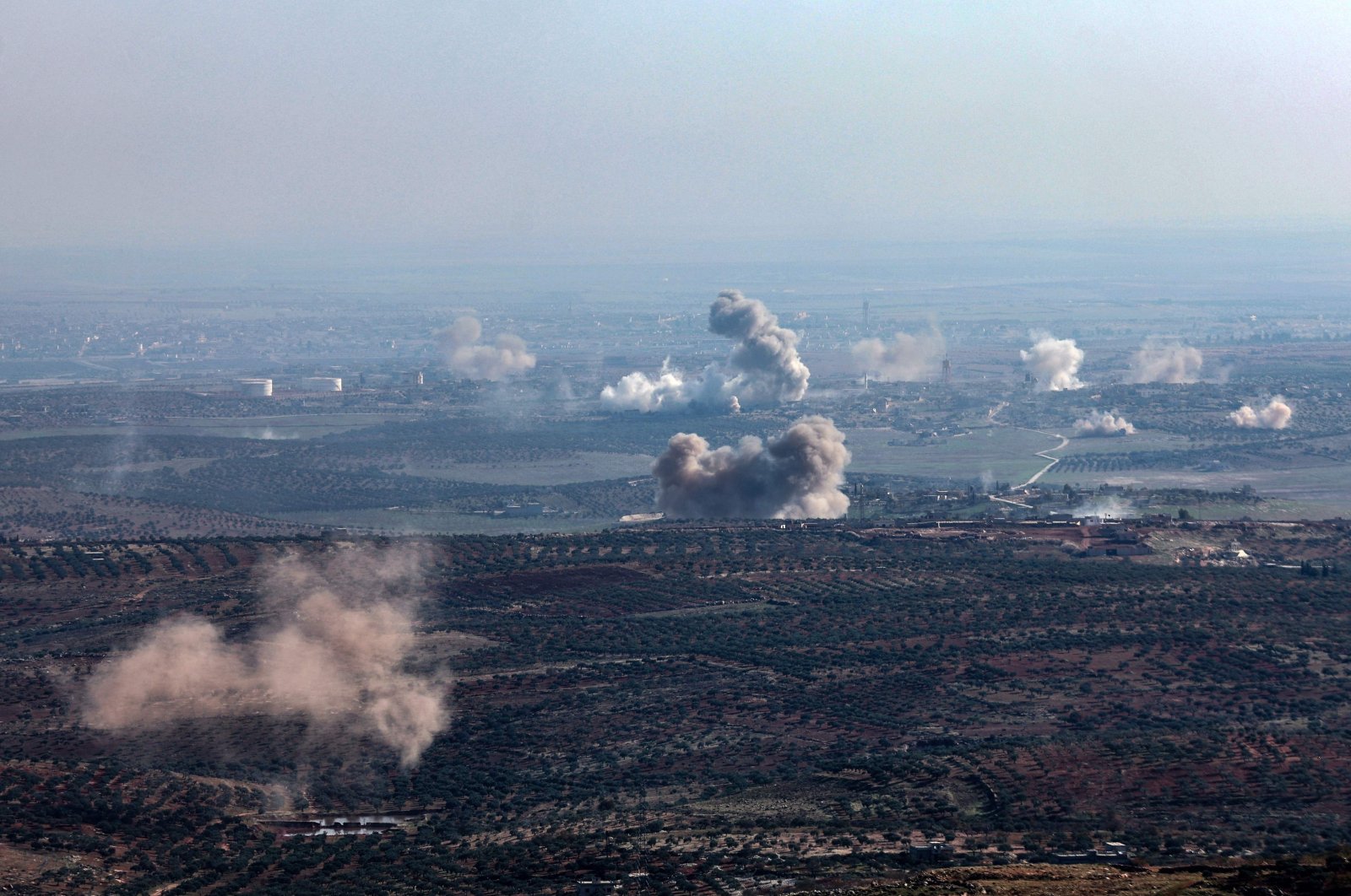 In this picture taken from the northern Syrian village of Ariha, smoke billows from the site of clashes and mutual shelling between Syrian anti-regime fighters and allied factions and regime forces on the front lines on the outskirts of the city of Saraqib in Syria's Aleppo province, Nov. 28, 2024. (AFP Photo)