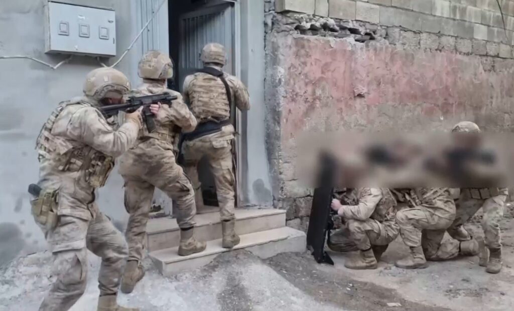 Gendarmerie forces capture 16 suspects linked to the PKK terrorist group during a raid in the southeastern Gaziantep province, Türkiye, Dec. 5, 2024. (IHA Photo)