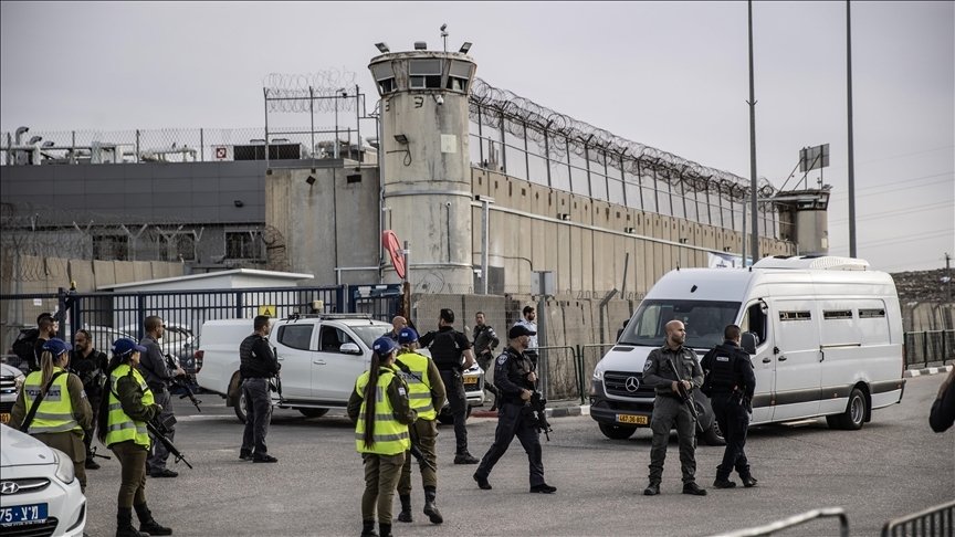 Undated picture of Israeli police and soldiers outside the Ofer military prison situated between the cities of Ramallah and Beitunia. (AA Photo)