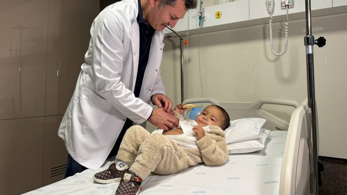 A 2-year-old baby from Uzbekistan recovers after receiving a liver transplant from his mother in Istanbul, Türkiye, Dec. 9, 2024. (AA Photo)