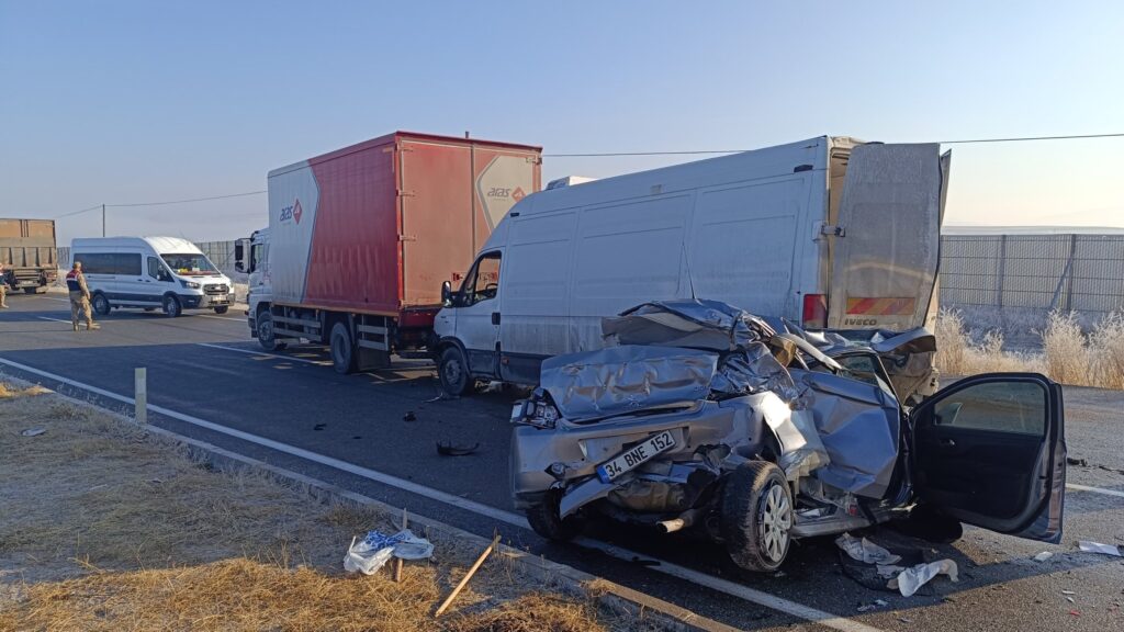 Multiple car collisions in Tuşba result in injuries, Van, Türkiye, Dec. 10, 2024. (AA Photo)