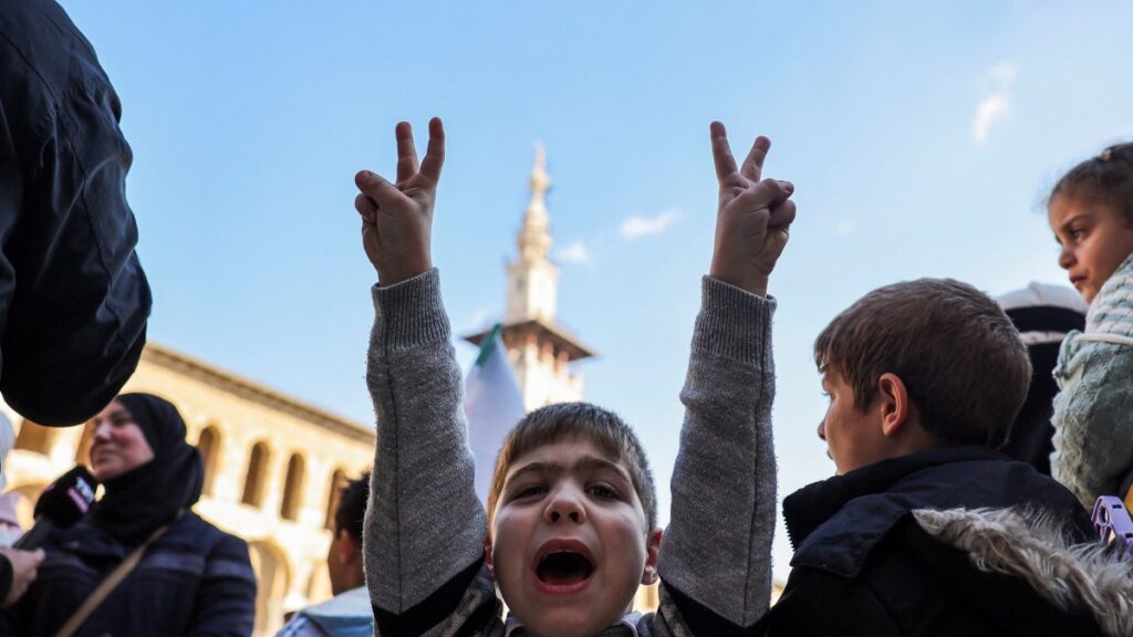 A child gestures before the first Friday prayers at Umayyad Mosque, after fighters of the now-ruling Syrian body ousted Syria's Bashar Assad regime, Damascus, Syria, Dec. 13, 2024. (Reuters Photo)