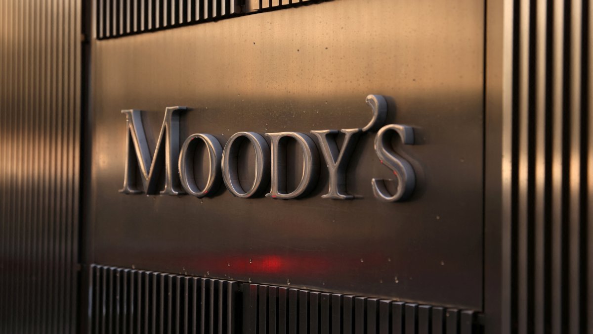 Signage is seen outside the Moody's Corporation headquarters in Manhattan, New York, U.S., Nov. 12, 2021. (Reuters Photo)