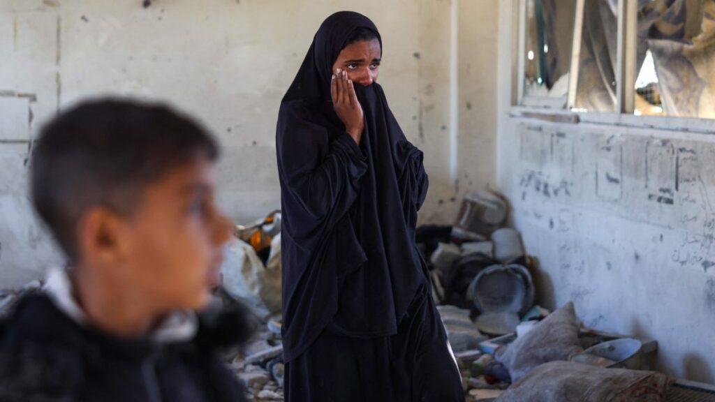 A young woman reacts following Israeli strikes on a UNRWA-run school in Khan Younis, southern Gaza, Palestine, Dec. 16, 2024. (AFP Photo)