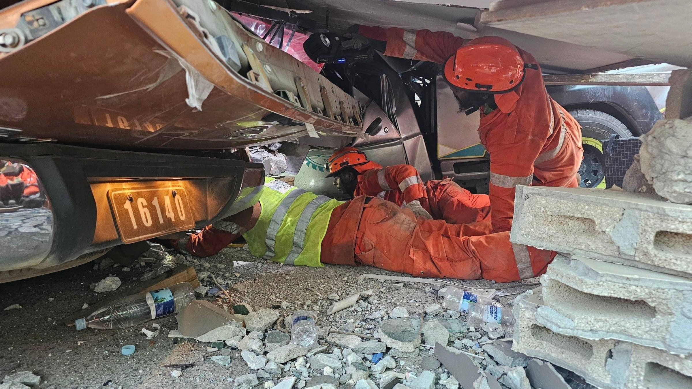 Emergency teams conducting search and rescue operations following an earthquake in Port Vila, Vanuatu, Dec. 17, 2024 (EPA Photo)