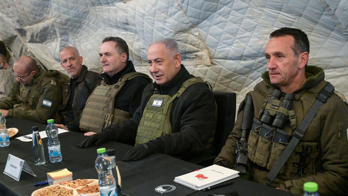 Israeli Prime Minister Benjamin Netanyahu (C-R) and Defense Minister Israel Katz (C-L), sitting between army Chief-of-Staff Herzi Halevi (R) and Israel's Chief of the Mossad David Barnea (2nd L), at Mount Hermon in the annexed Golan Heights, Dec. 17, 2024. (AFP Photo - Handout)