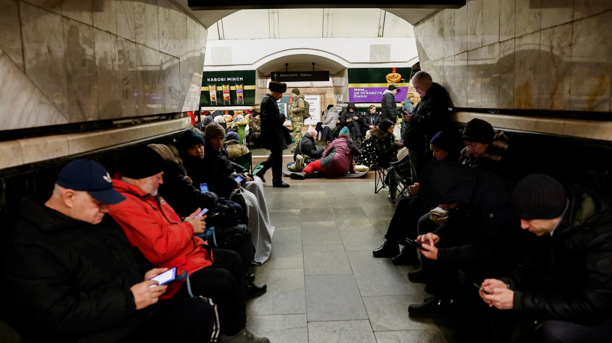 People take shelter at a metro station during an air raid alert, amid Russia's attack on Ukraine, in Kyiv, Ukraine, Dec. 25, 2024. (Reuters Photo)