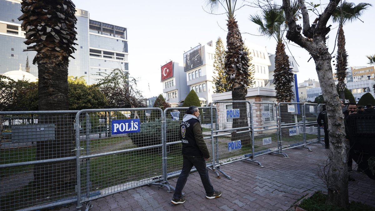 A police officer patrols along barricades set up outside the Akdeniz Municipality building following Mayor Hoşyar Sarıyıldız's detention in Mersin, Türkiye, Dec. 10, 2024. (AA Photo)