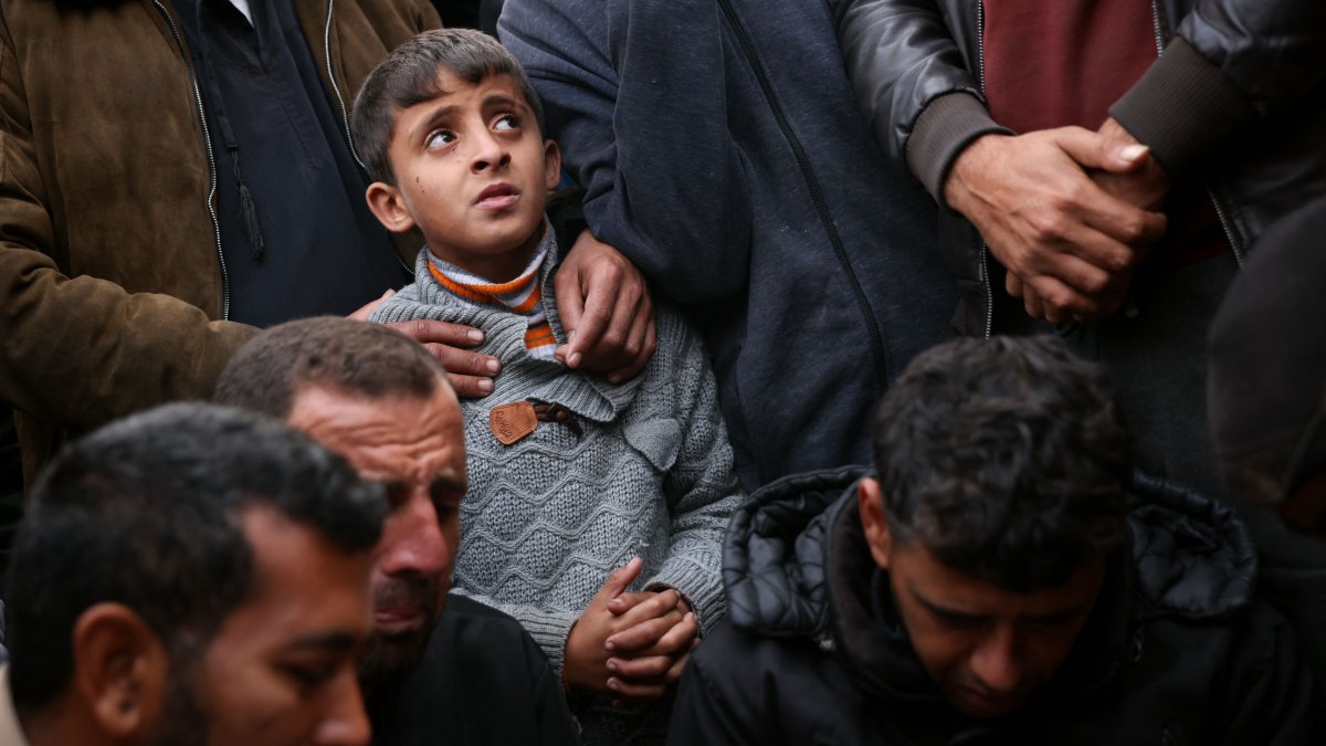 Palestinians mourn the death of loved ones killed in an Israeli strike in Khan Younis, in the southern Gaza Strip, Palestine, Jan. 16, 2025. (AFP Photo)