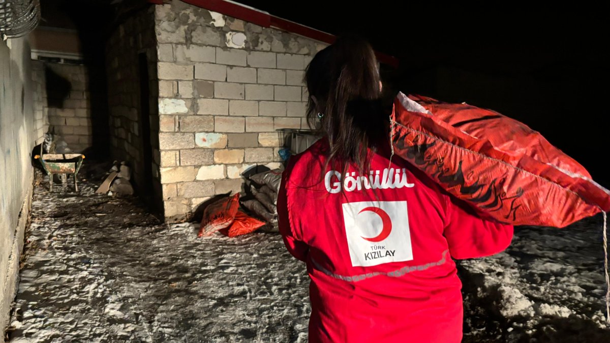 A Turkish Red Crescent team provides aid in an earthquake-affected region, Türkiye, March 10, 2024. (AA Photo)