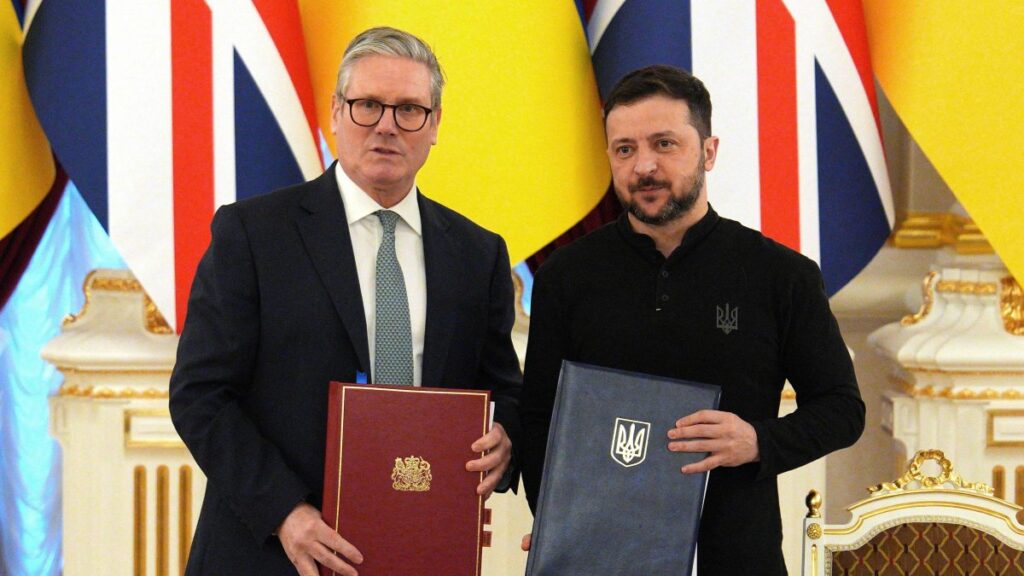 Britain's Prime Minister Keir Starmer (L) and Ukrainian President Volodymyr Zelenskyy (R) pose for photos after holding a signing ceremony to commemorate a 100-year partnership between the countries in Kyiv, Jan.16, 2025. (AFP Photo)