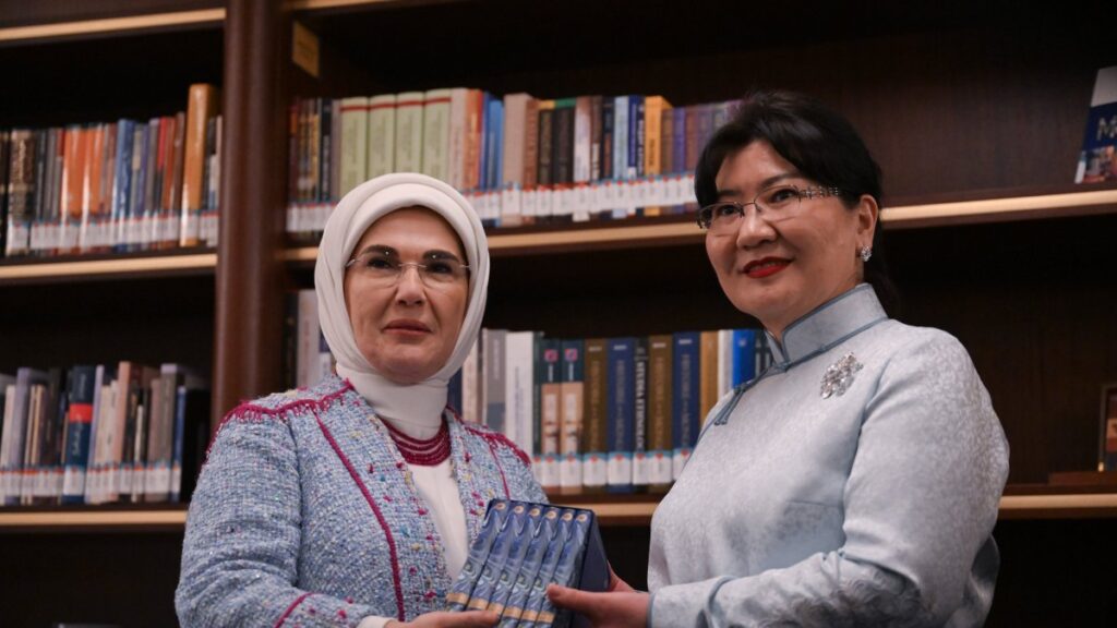 First lady Emine Erdoğan (L) and Bolortsetseg Luvsandorj, first lady of Mongolia, meet in Ankara,Türkiye, Jan. 17, 2024. (AA Photo)