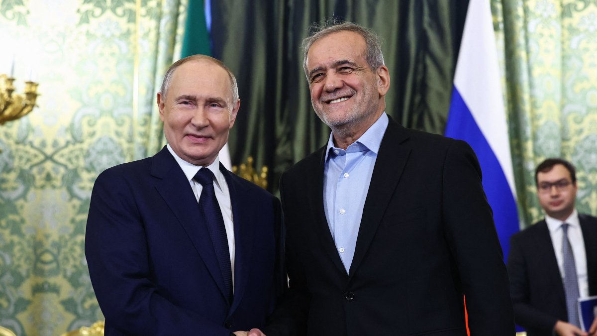 Russian President Vladimir Putin and Iranian President Masoud Pezeshkian shake hands during a meeting at the Kremlin in Moscow, Jan. 17, 2025. (AFP Photo)