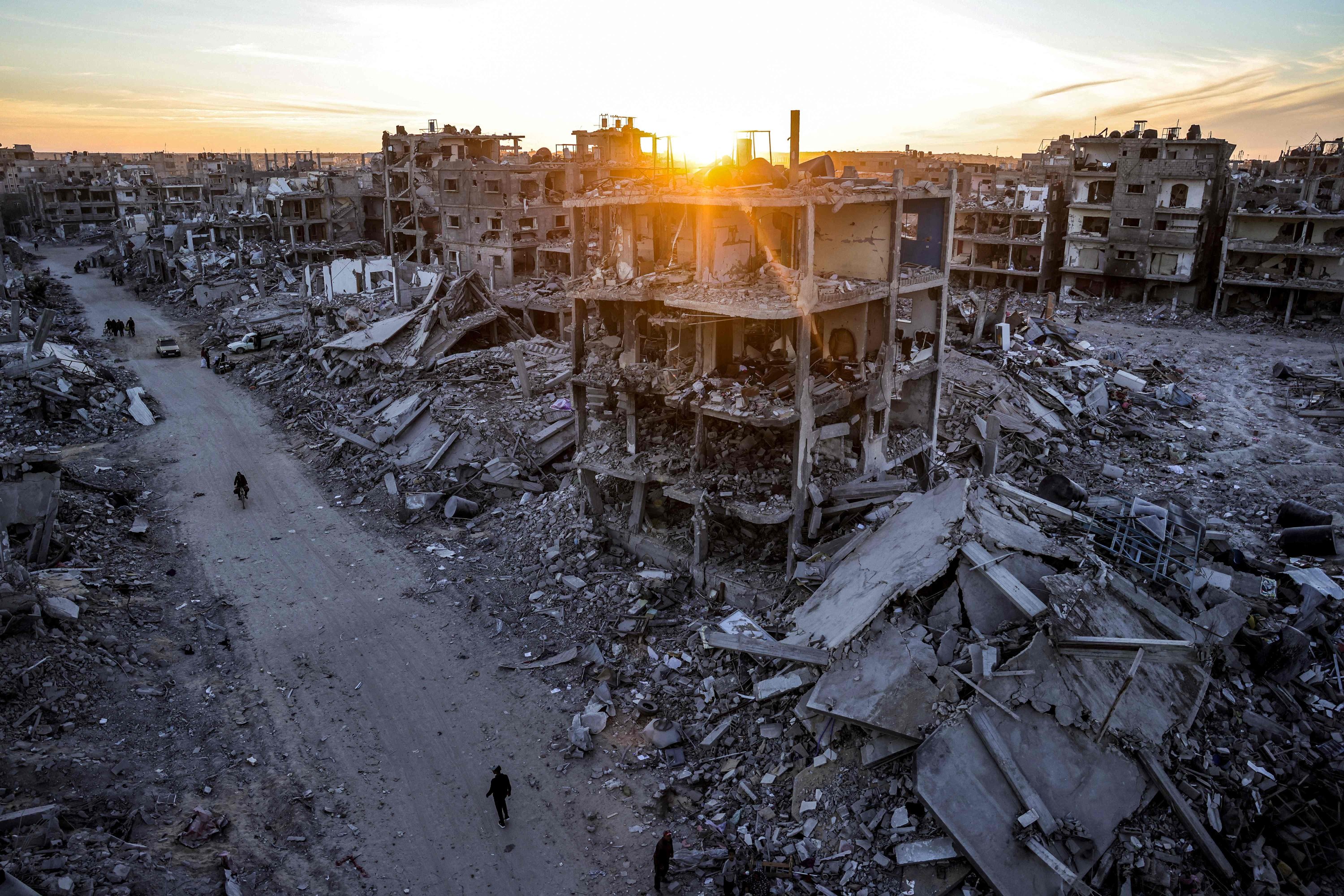 365042 The sun sets over destroyed and collapsed buildings in Rafah in the southern Gaza Strip, Palestine, Jan. 20, 2025. (AFP Photo)