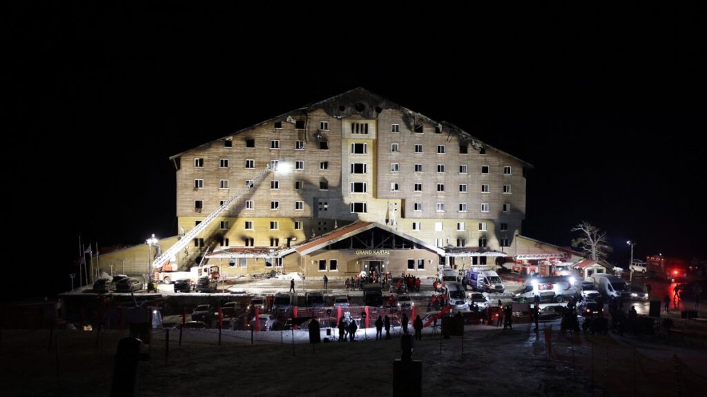 Search and rescue teams work at the site of a fire that broke out in a hotel in the Kartalkaya Ski Resort in Bolu, Jan. 21, 2025. (AFP Photo)