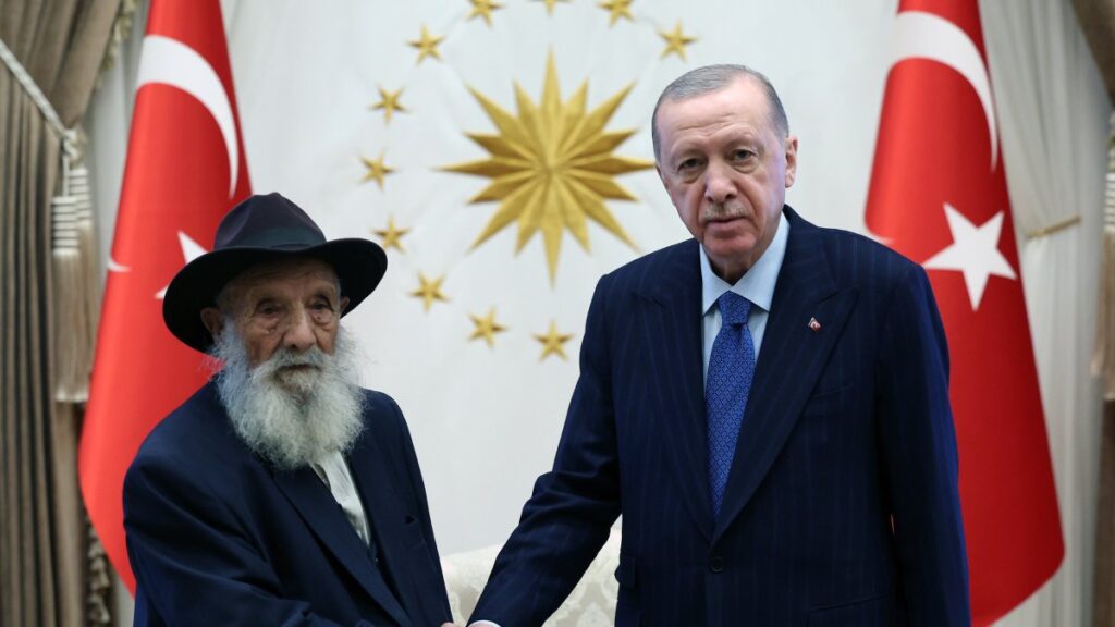 President Recep Tayyip Erdoğan poses with Ahmet Uğurlu during the latter's visit to the Presidential Complex, Ankara, Türkiye, Jan. 20, 2025. (AA Photo)